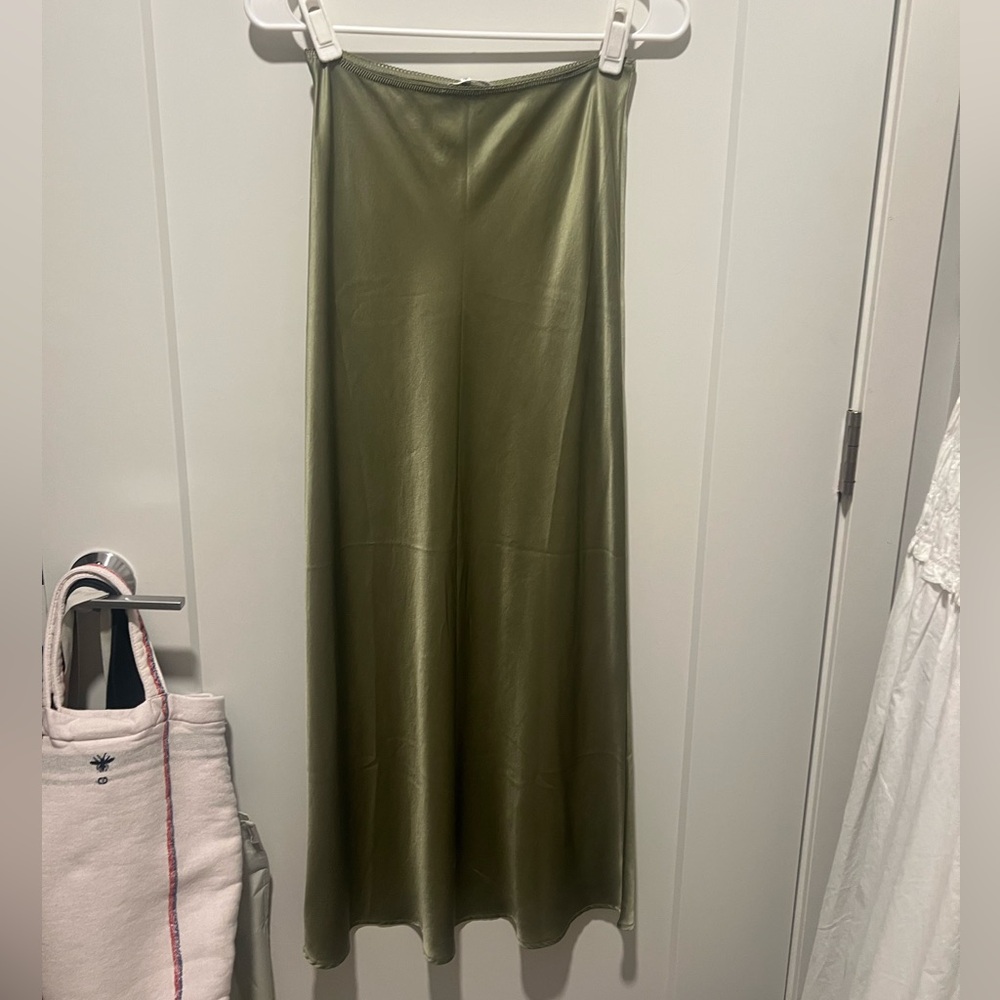 🛑SOLD🛑 NWOT Reformation Layla Silk Skirt in Artichoke - Picture 7 of 10